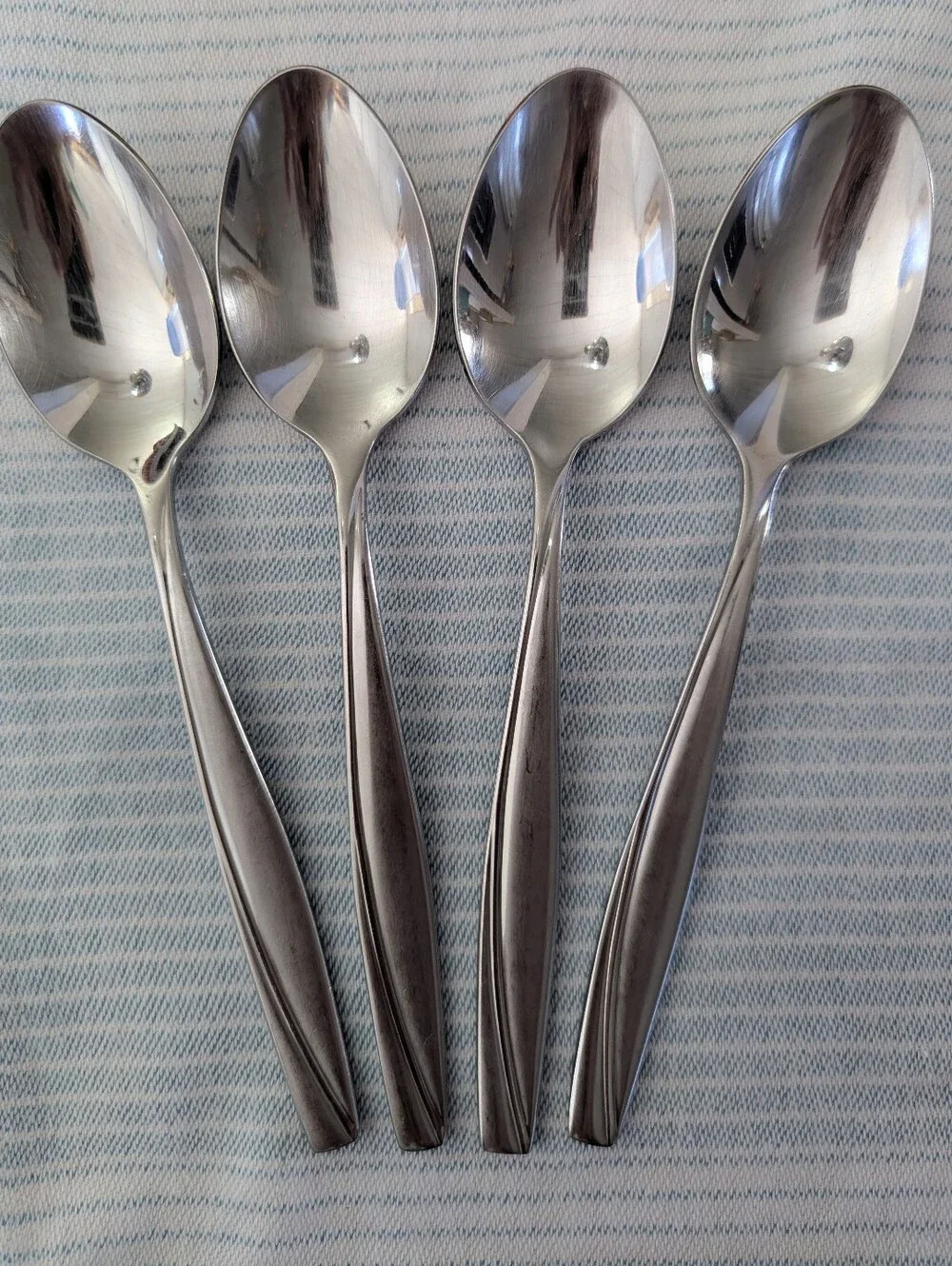 Oneida Camlynn 4 Large Spoons